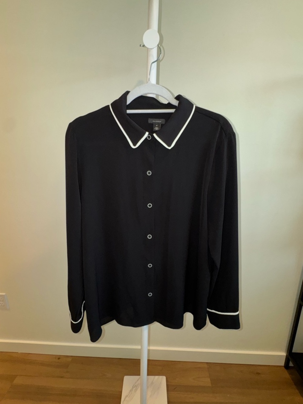 Halogen Women’s Black Button-Up Blouse with White Piping size XL